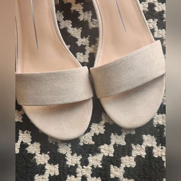 Beige ankle strap suede sandals - Picture 5 of 9